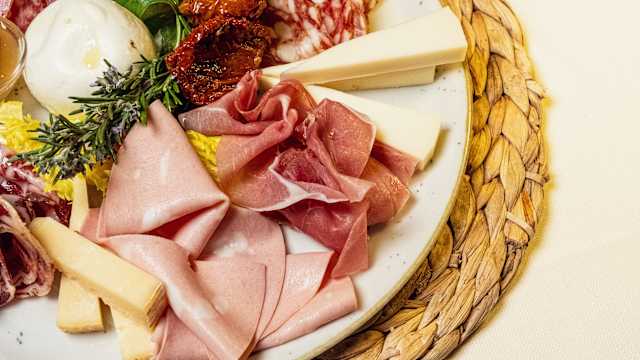 Antipasto misto di salumi e formaggi