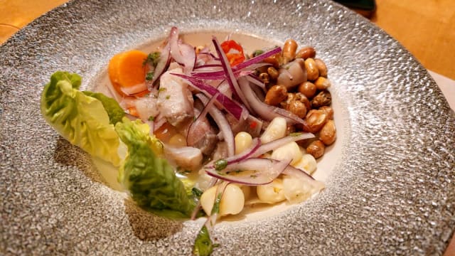 . 🔥Ceviche clásico: . 🔥 Corvina salvaje, nuestra leche de tigre, cebolla roja, cilantro, choclo, cancha y boniato