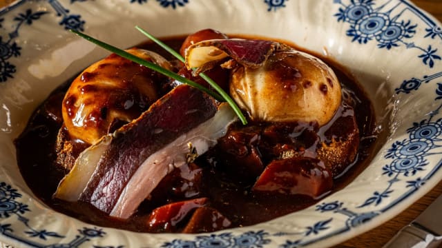 ŒUFS POCHÉS FAÇON MEURETTE & BŒUF SÉCHÉ