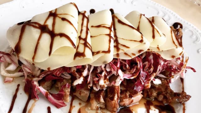 Tagliata di manzo al radicchio pecorino di PIenza e aceto balsamico