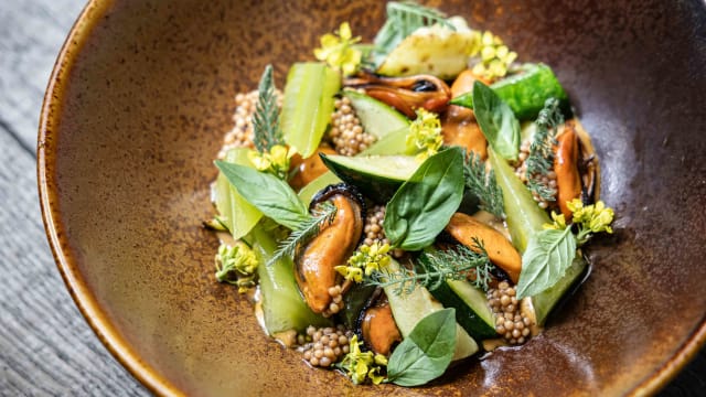 Moules, concombre, courgettes, cacahuètes