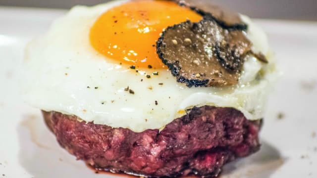 Ascè con uovo e tartufo estivo