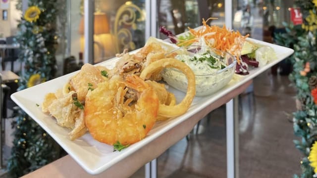Friture de crevettes et calamars