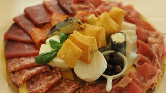 Tagliere di Salumi e Formaggi con Gnocco Fritto