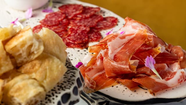 SELEZIONE DI SALUMI TIPICI DI ECCELLENZA