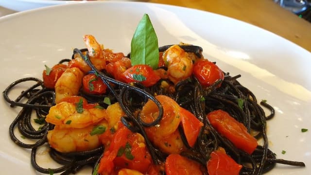 Spaghetti neri ai Gamberi e Pomodorini