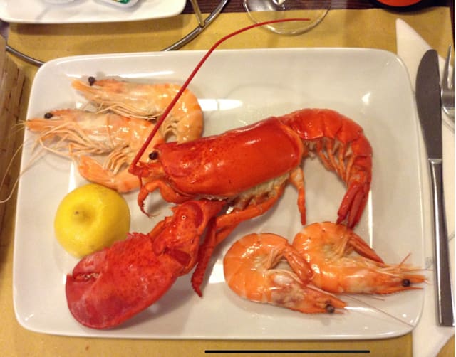 Mix Crostacei (mezzo Astice, 2 gamberi Madagascar, 2 mazzancolle)