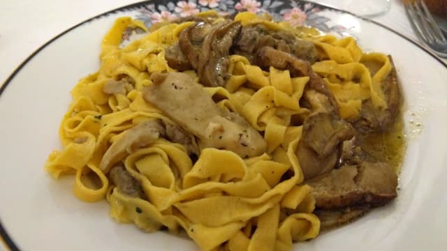 Pasta fresca all'uovo con funghi