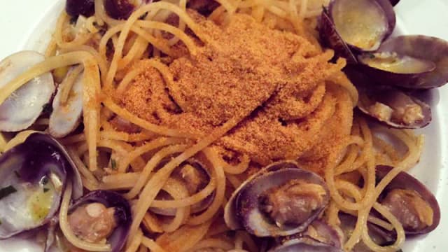 Spaghetti con Vongole e Bottarga