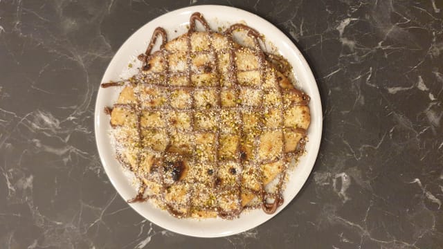 Pizza Nutella: pizza con Nutella e granella di nocciole/cocco/granella di pistacchio