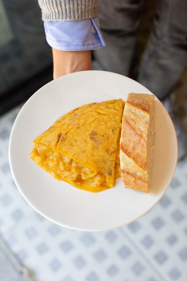 Pincho de tortilla con cebolla