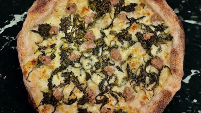 Pizza Friarielli e Salsiccia