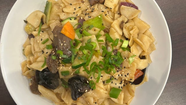 Thenthuk sautées au bœuf 