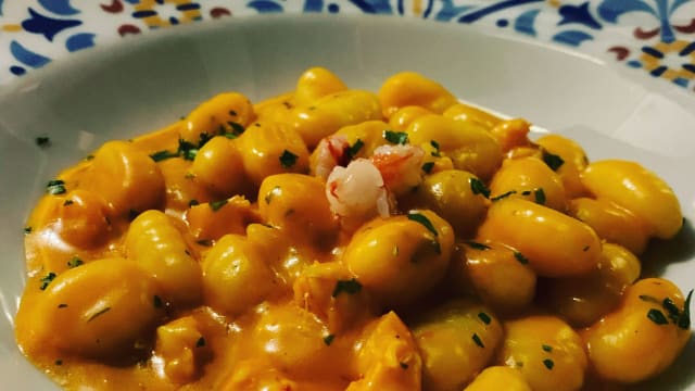 gnocchetto aquarello con gamberi al limone e zafferano
