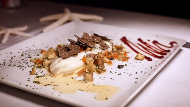 Piatto di pesce con tartufo