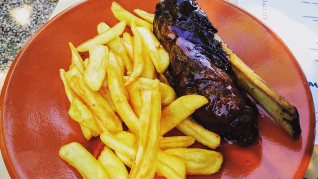 Costilla de vaca baja temperatura