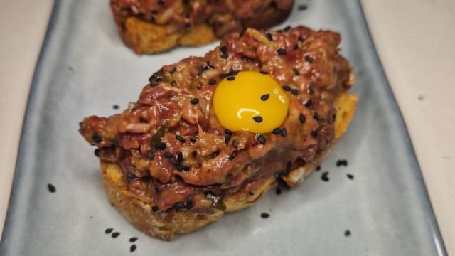 Tosta steak tartar