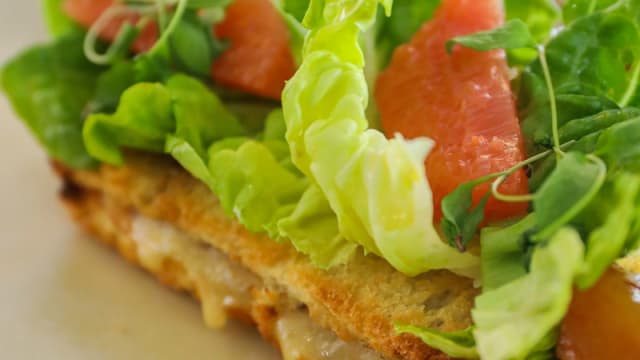 Notre version du croque à la truffe, sucrine aux agrumes