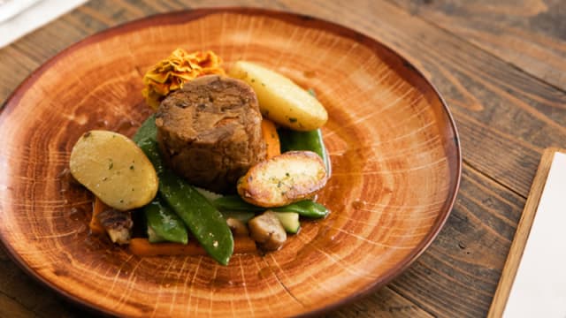 L'épaule d'agneau confite (cuisson 7h) et ses petits légumes