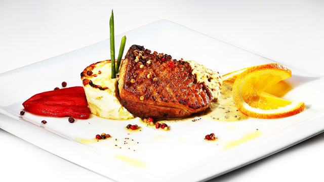 Magret de Pato con Gratén de Patata a la Naranja