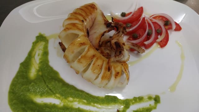 Calamaro arrosto con crema di piselli