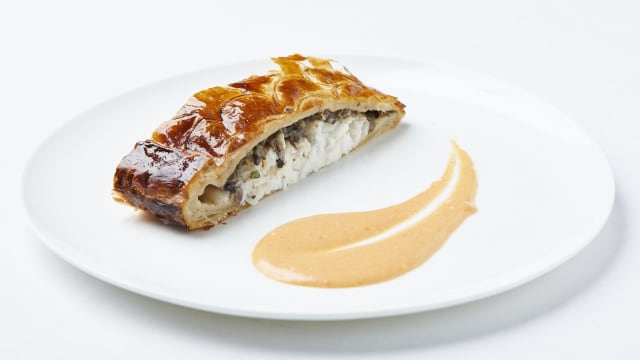 Lubina en costra de hojaldre