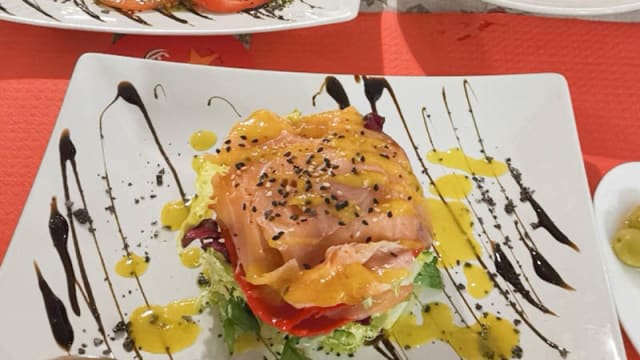 Pastel salmón ahumado