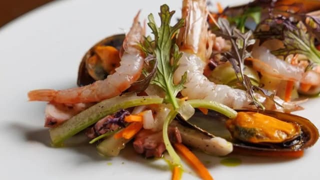 Insalata di mare tra crudo e cotto