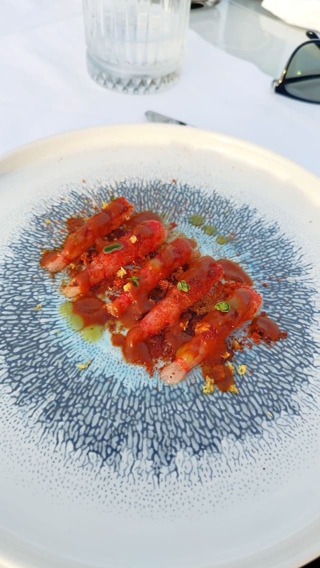 Gambero viola di Santa Margherita con estratto di sedano, gel di zenzero candito e polvere di peperone