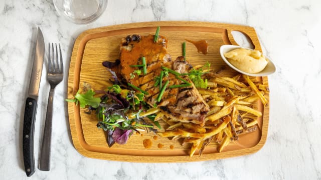 Côte de veau du Limousin, sauce poivrade, frites maison, Bissac, Damien Boudier