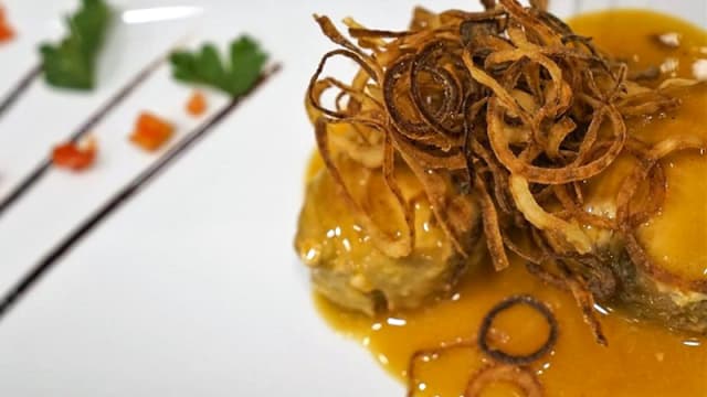 Filetto di tonno agli agrumi di Sicilia e croccante di cipolla
