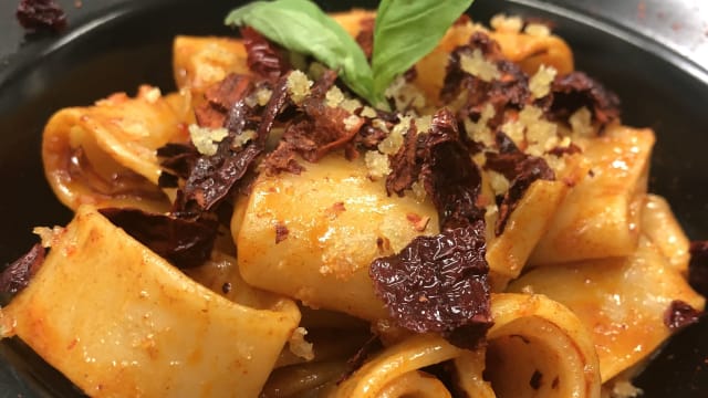 Calamarata “Senatore Cappelli” con Peperoni Cruschi di Senise e Mollica di Pane. *PIATTO BIO*