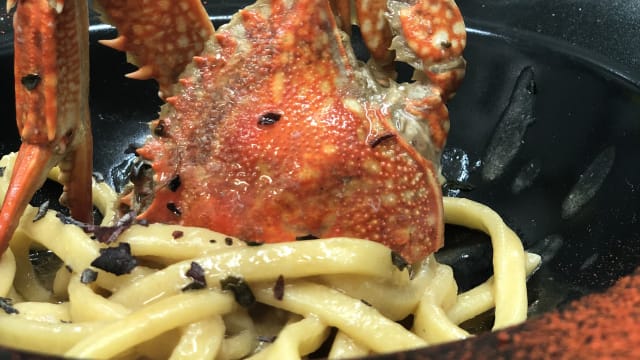 Scialatielli al Granchio con Polvere di Olive Nere
