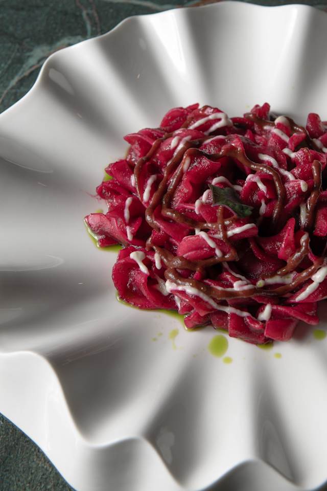 Fusillone, barbabietola, cavolfiore e prugne