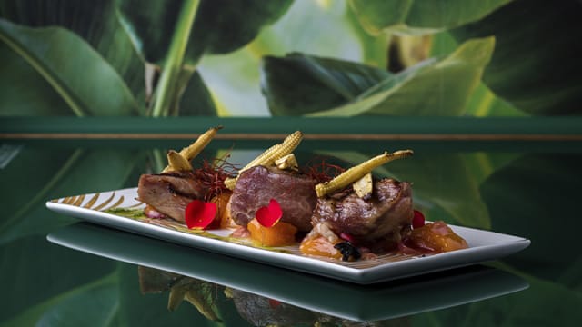 Presa Ibérica alimentada con bellotas a la brasa marinada con salsa tailandesa