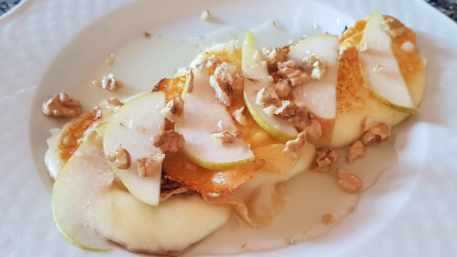 SCAMORZA ARROSTO PERE MIELE E NOCI