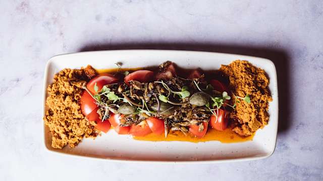 Pericana al estilo terreta con tomate trinchado de Muchamiel y coca de mollita al pimentón