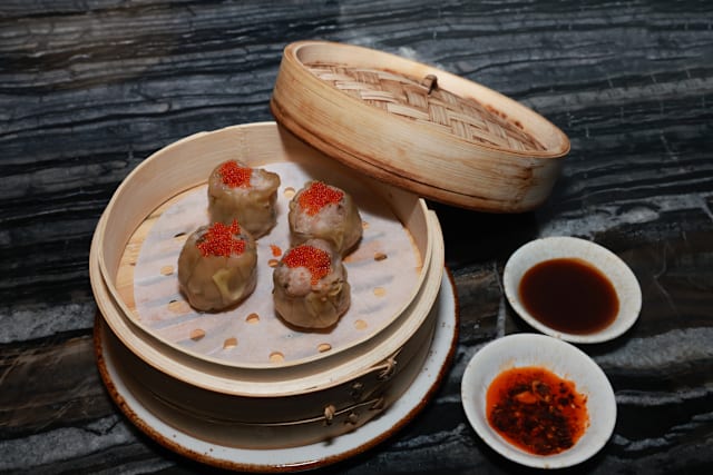 SIU MAI de Porco e Camarão com Ovas de Caranguejo