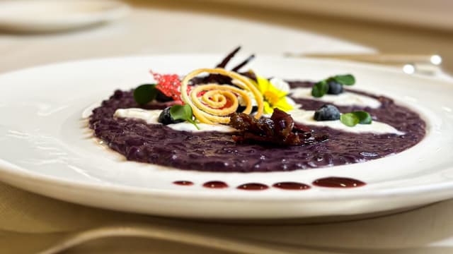 Risotto ai mirtilli con speck d'oca e stracciatella