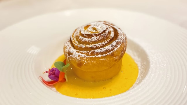 Torta di rose con spuma allo zabaione