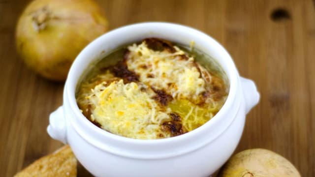 Soupe à l'oignon gratinée