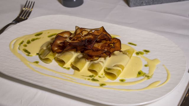 Crespolina di Pasta Fresca ripiena di Crema di Melanzane e Fonduta di "Piacentinu Ennese D.O.P."