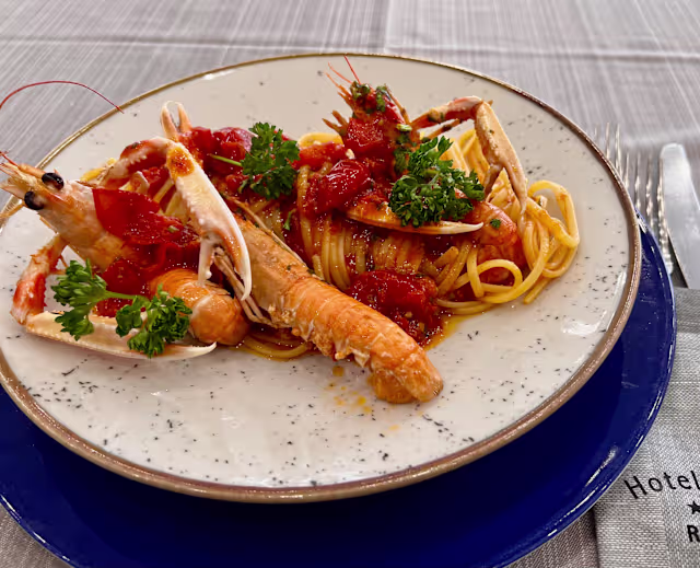 Linguine di Gragnano agli scampi con pomodorino fresco 