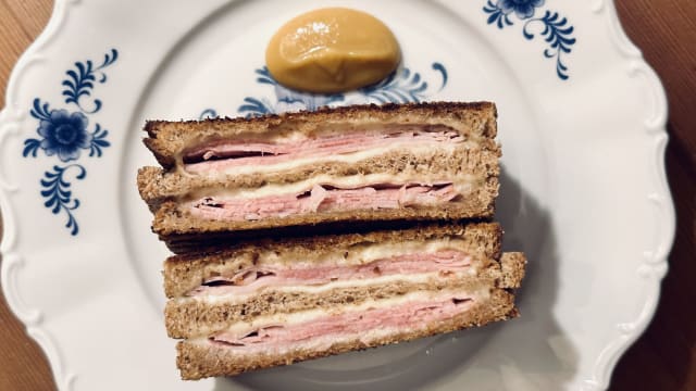 Prosciutto cotto alle erbe, formaggio e senape al miele 