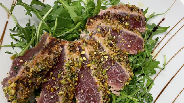 Tagliata di tonno in crosta di pistacchi 
