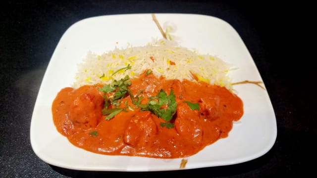 Chicken tikka masala servie avec du riz pillaw ( formule du midi 14€90 avec boisson inclus )