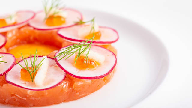 tartare di salmone e gazpacho al melone