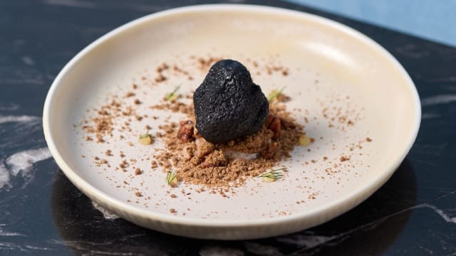 Helado de Tuber Melanosporum, caramelo de romero y nuez pecan