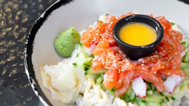 Makoto mix sushi