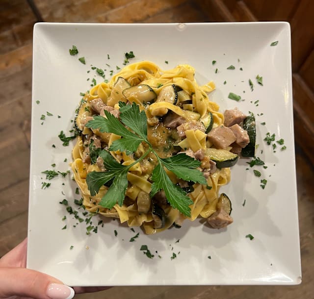 Tagliatelle al tonno rosso e zucchine